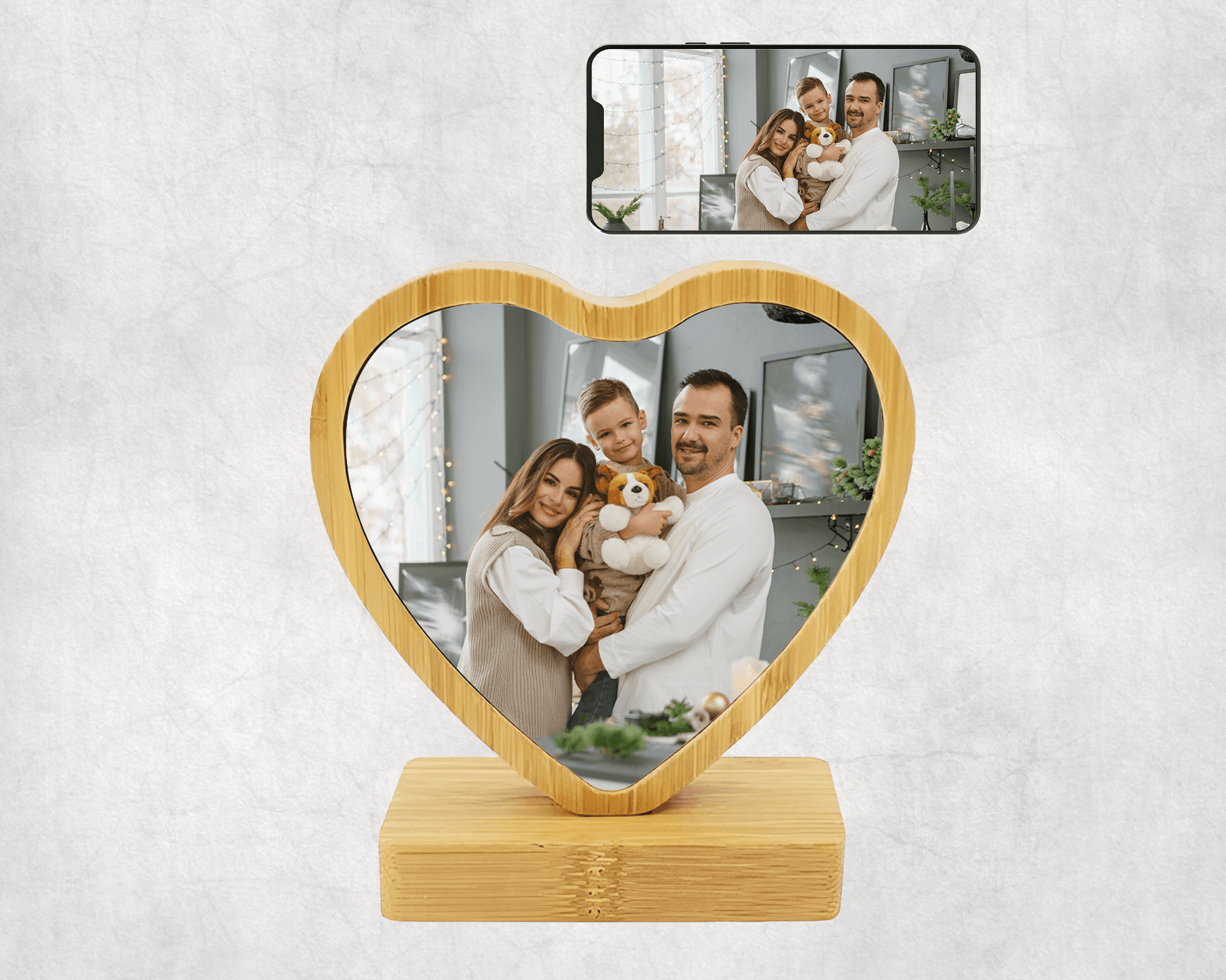 Фоторамка Сердце с семейной фотографией, созданной по фото со смартфона